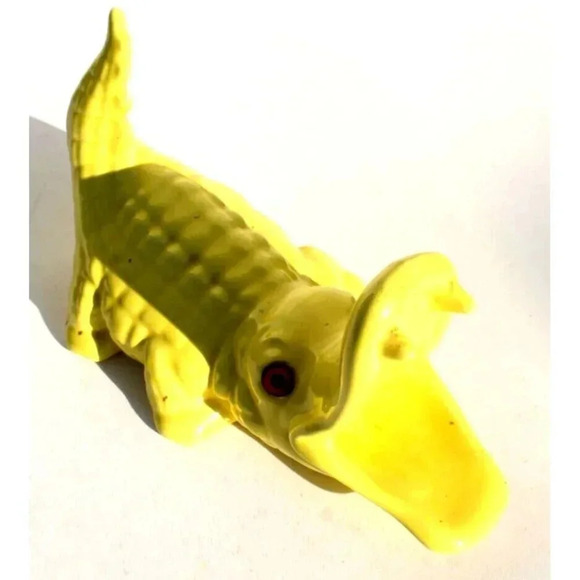 Vintage Yellow Large Porcelain Alligator Crocodile W/ Eyes Figure Figurine Room - Picture 1 of 3